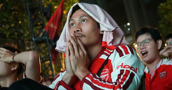 Diễn viên ‘Mưa đỏ’ thẫn thờ vì Arsenal bại trận! - hình ảnh - abc8tiger.vip