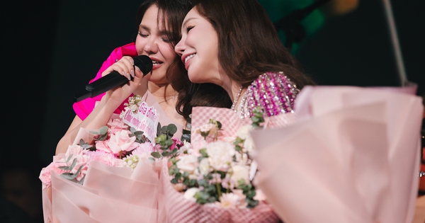 Myra Trần bật khóc trước lời động viên của Hồ Quỳnh Hương trong liveshow sinh nhật - hình ảnh - abc8tiger.vip