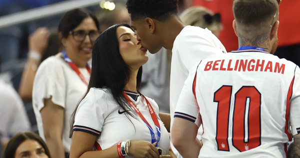 Chuyện ‘yêu’ tại World Cup 2026: Đội tuyển Anh cấm WAGs, Messi và Ronaldo thì sao? - hình ảnh - abc8tiger.vip Chuyện ‘yêu’ tại World Cup 2026: Đội tuyển Anh cấm WAGs, Messi và Ronaldo thì sao? - hình ảnh - abc8tiger.vip