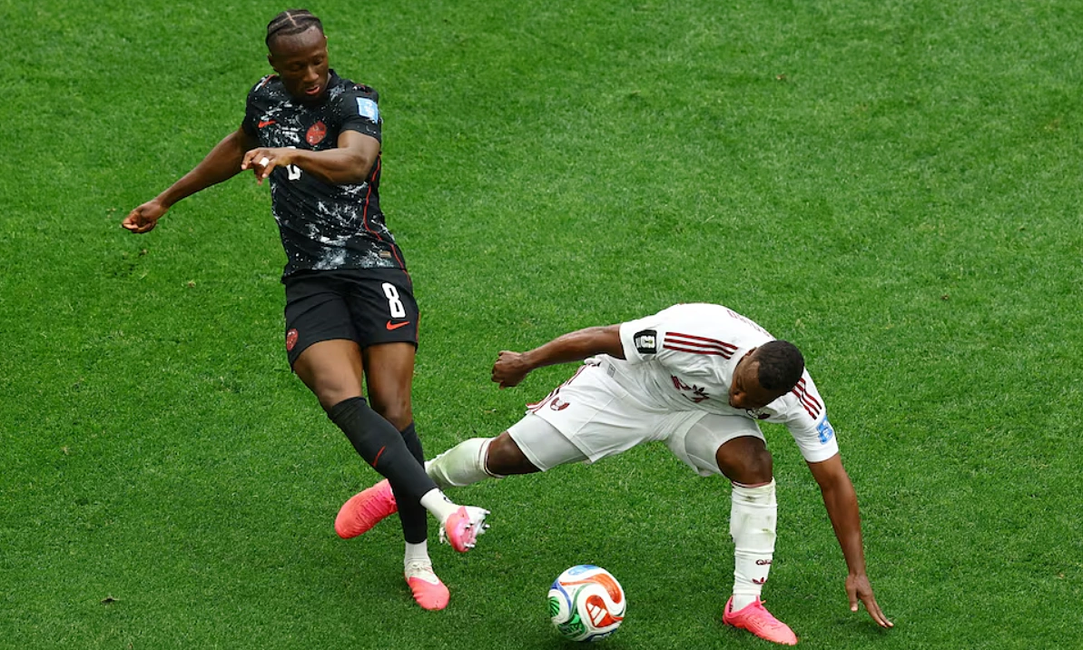 FIFA phạt nặng cầu thủ Qatar làm gãy chân tiền vệ Canada tại World Cup 2026 - hình ảnh - abc8tiger.vip FIFA phạt nặng cầu thủ Qatar làm gãy chân tiền vệ Canada tại World Cup 2026 - hình ảnh - abc8tiger.vip