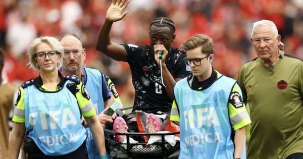 Cầu thủ đầu tiên chia tay World Cup 2026 vì chấn thương: Ismael Kone gãy chân sau chiến thắng Canada 6-0 trước Qatar - hình ảnh - abc8tiger.vip Cầu thủ đầu tiên chia tay World Cup 2026 vì chấn thương: Ismael Kone gãy chân sau chiến thắng Canada 6-0 trước Qatar - hình ảnh - abc8tiger.vip