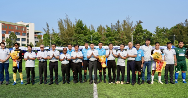 Bất ngờ xuất hiện cúp Kim Sang-sik tại Hàn Quốc: Các đội bóng sinh viên Việt Nam tranh tài - hình ảnh - abc8tiger.vip