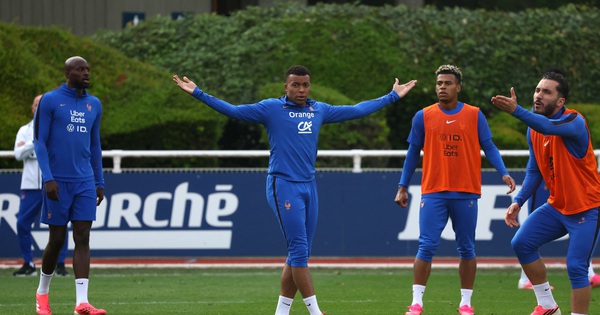 ‘Biến căng’ bao trùm đội tuyển Pháp, Mbappe bất mãn rời sân tập - hình ảnh - abc8tiger.vip