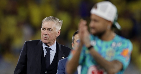 Đội tuyển Brazil bị chất vấn tại sân bay Mỹ: Câu hỏi ‘Ronaldinho đâu?’ gây xôn xao - hình ảnh - abc8tiger.vip