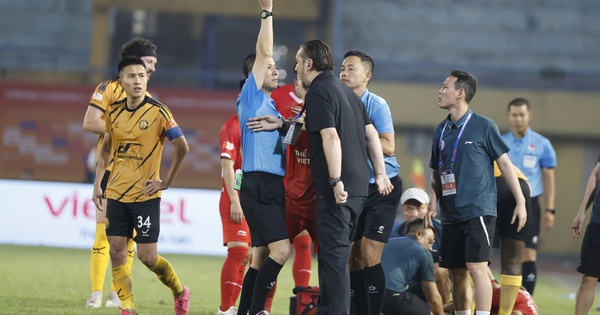 HLV Popov dọa rời V-League sau trận hòa gây tranh cãi với Công an TP.HCM - hình ảnh - abc8tiger.vip HLV Popov dọa rời V-League sau trận hòa gây tranh cãi với Công an TP.HCM - hình ảnh - abc8tiger.vip