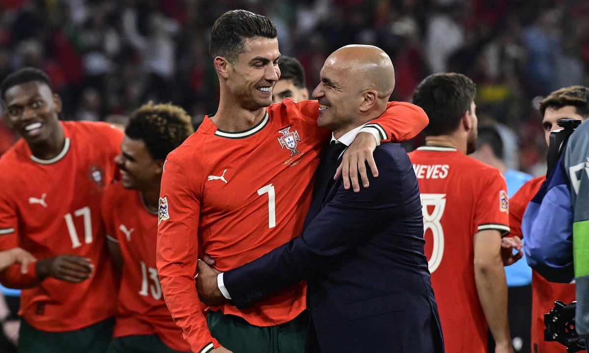 HLV tuyển Bồ Đào Nha đàm phán dẫn dắt Ronaldo ở Al Nassr - hình ảnh - abc8tiger.vip