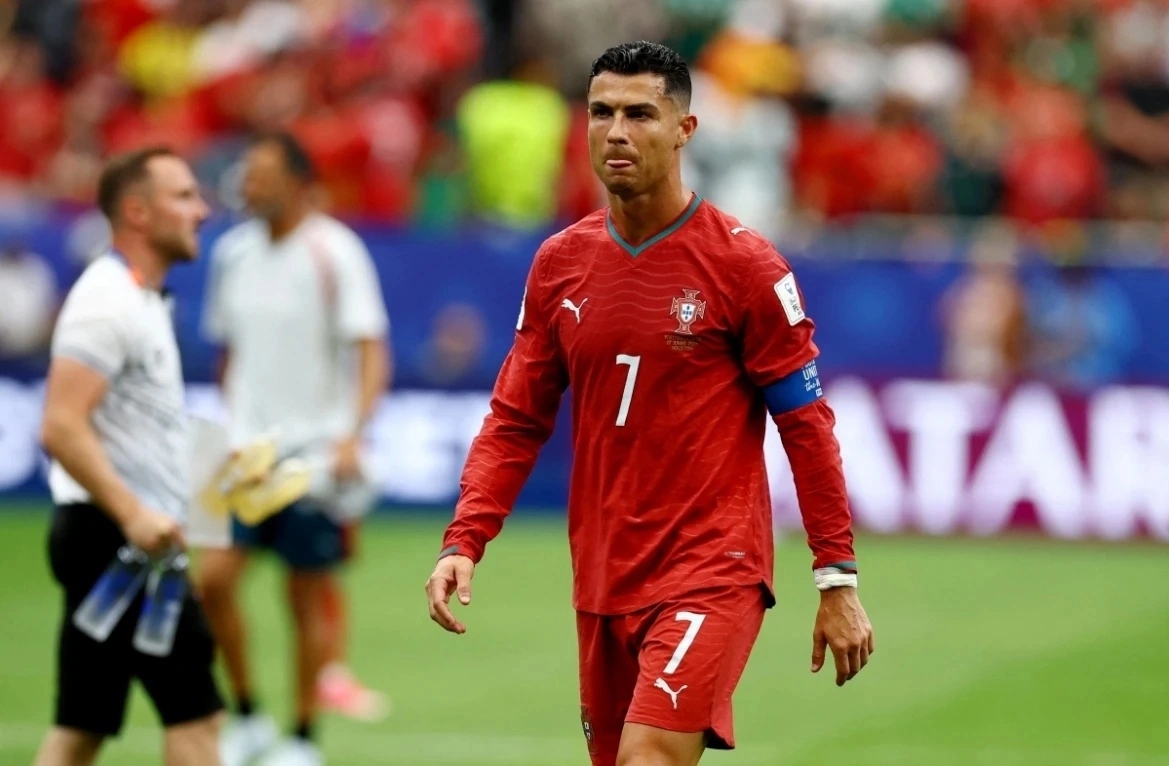 Cầu thủ CHDC Congo thừa nhận không kèm Ronaldo: Cơ hội vàng cho fan cá cược tại ABC8 - hình ảnh - abc8tiger.vip Cầu thủ CHDC Congo thừa nhận không kèm Ronaldo: Cơ hội vàng cho fan cá cược tại ABC8 - hình ảnh - abc8tiger.vip