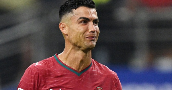 Ronaldo nghẹn ngào chia tay World Cup, khoảnh khắc ôm Yamal khiến fan xót xa - hình ảnh - abc8tiger.vip Ronaldo nghẹn ngào chia tay World Cup, khoảnh khắc ôm Yamal khiến fan xót xa - hình ảnh - abc8tiger.vip