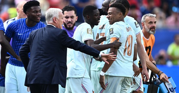 HLV Deschamps đi vào lịch sử World Cup: Mbappe – Dembele tái lập kỳ tích của Brazil: góc nhìn mới cho người chơi Việt - hình ảnh - abc8tiger.vip